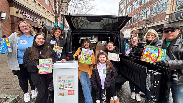 Hundreds of Connecticut children and parents celebrated Dr. Seuss’s birthday today by donating new and gently used books to children in need. The fun-filled family event was organized by the Connecticut Education Foundation (CEF) and community partners iHeartMedia and Blue Back Square.